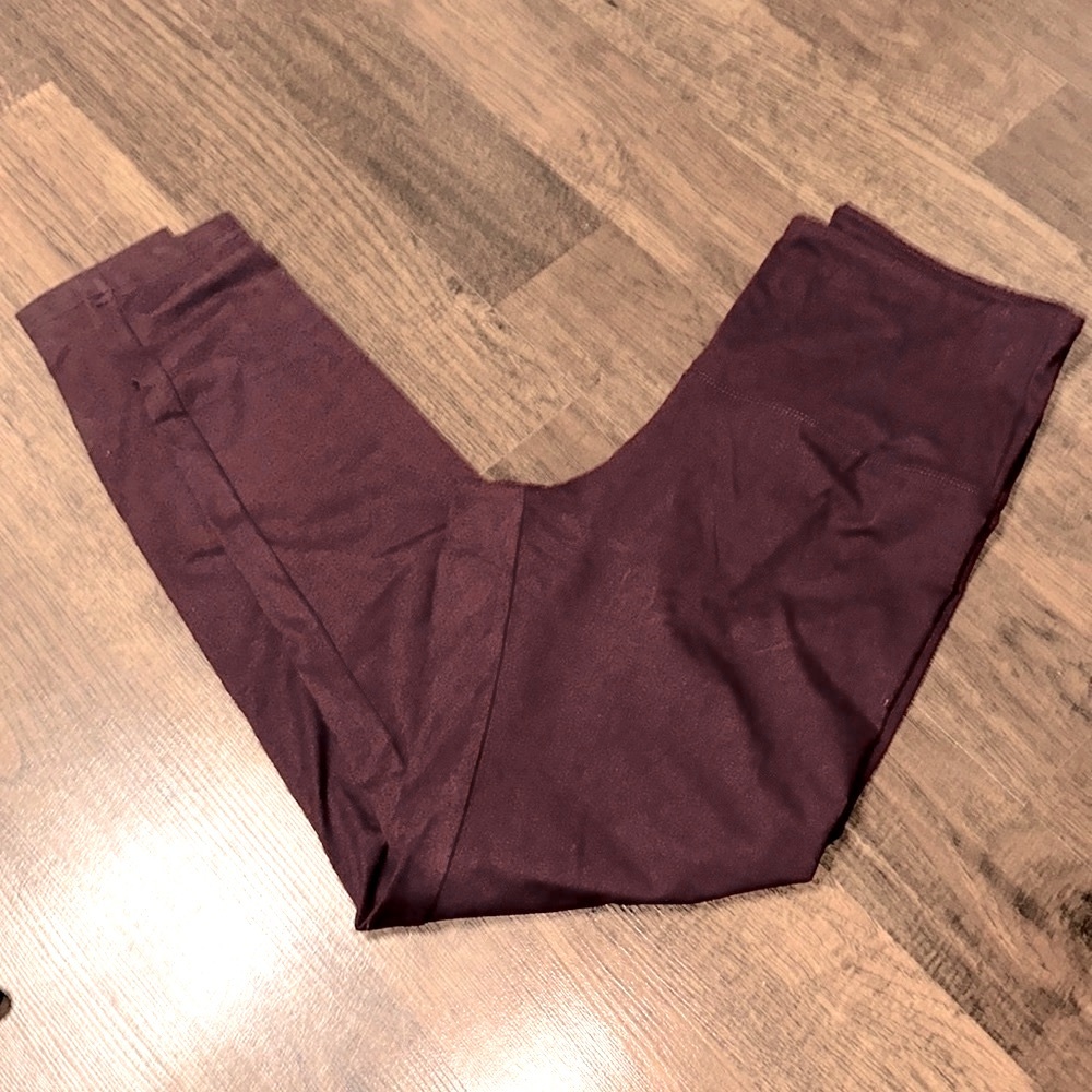 NWT Buttery Soft Leggings -‎ cassis